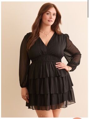 Arula Black Tiered V-Neck Long-Sleeve Dress